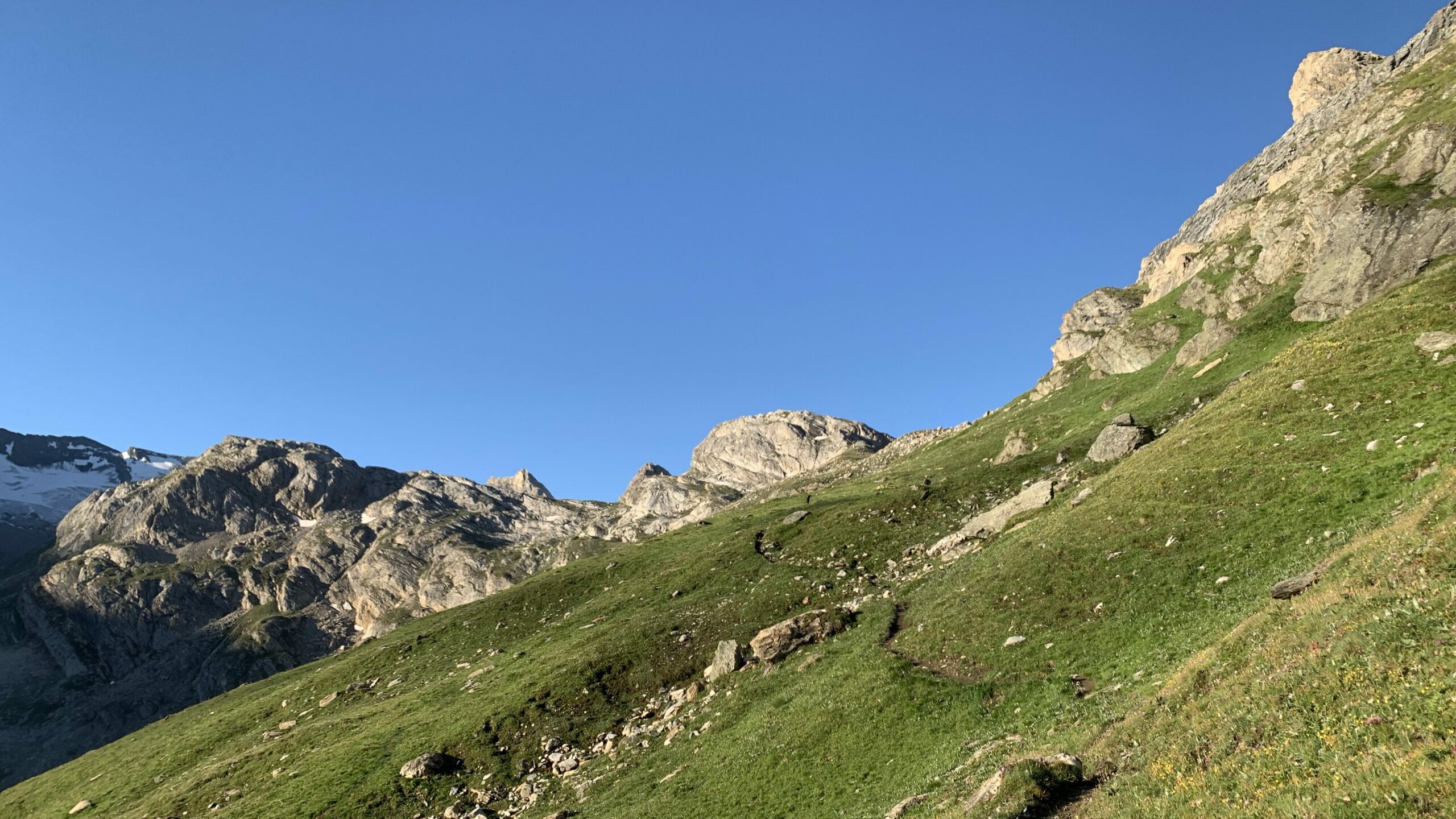 Lo splendido avvicinamento al lago Tsanteleine.