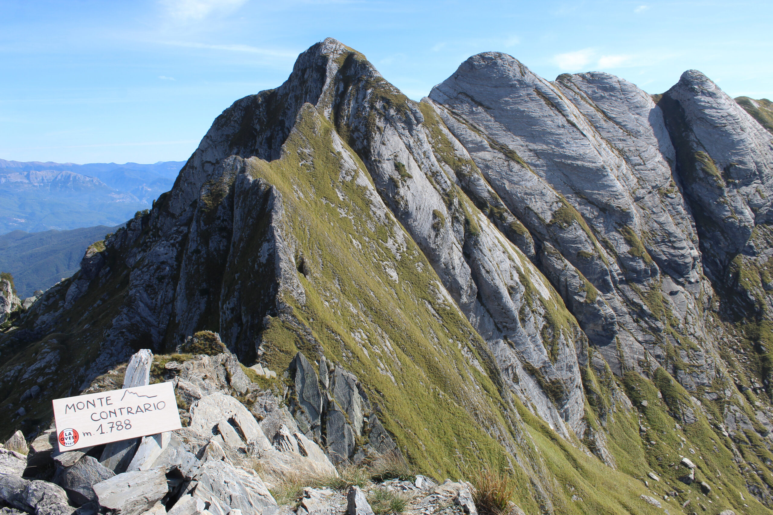 Panorama sulla cresta che rimane da percorrere.