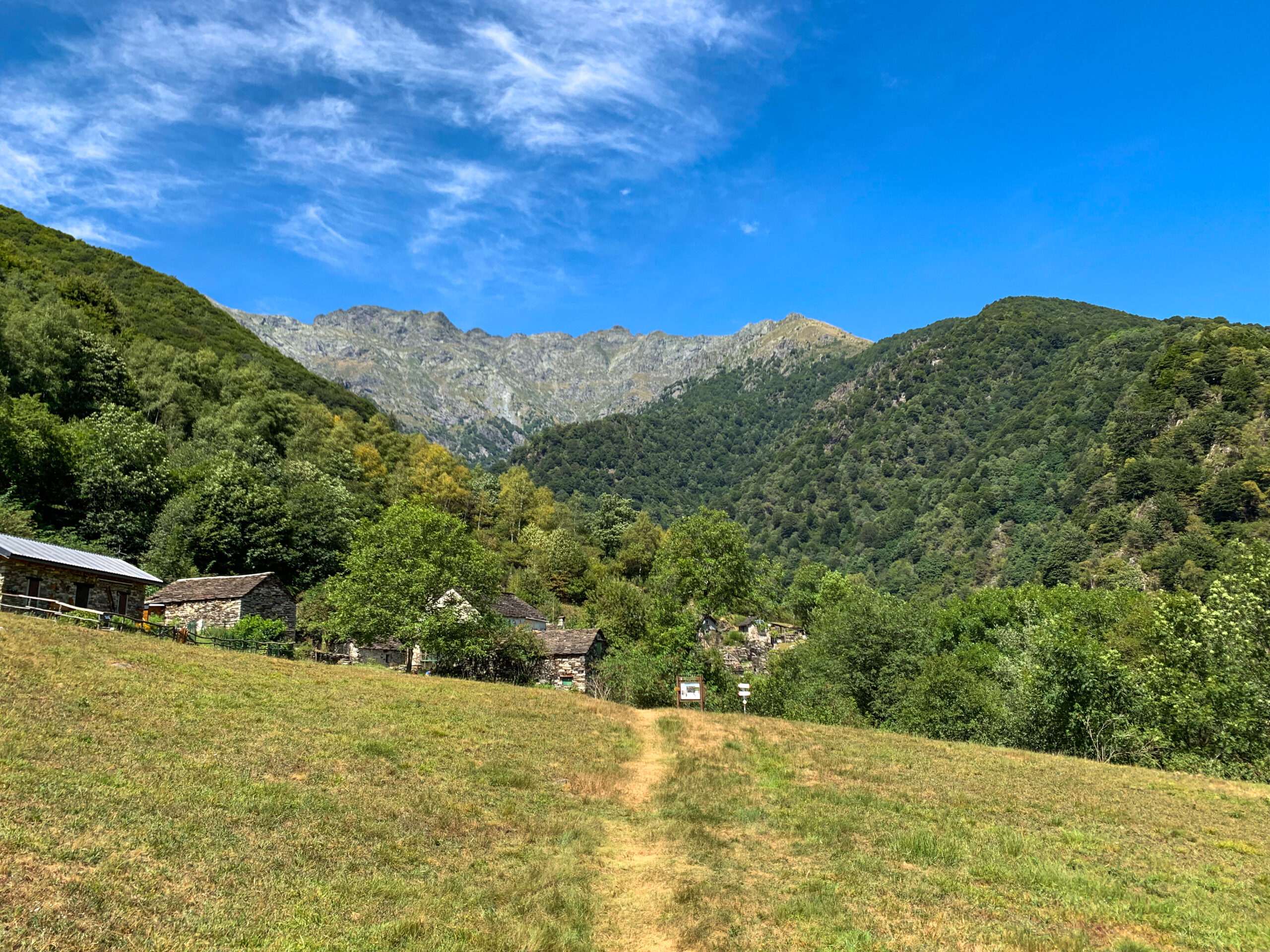 Le creste del Sentiero Bove viste da Pogallo