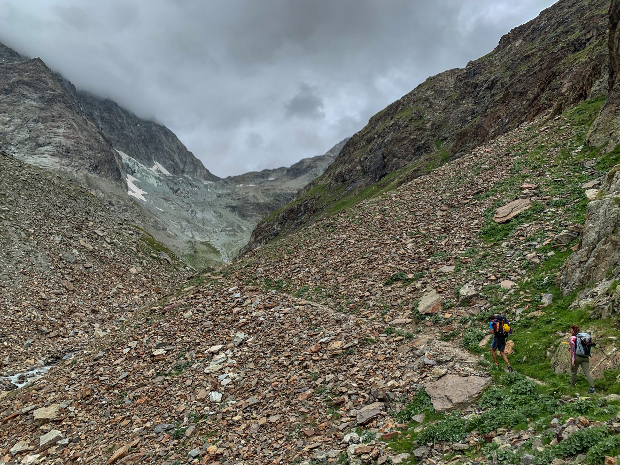 Il sentiero verso il rifugio Nacamuli